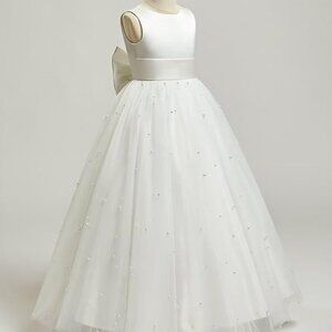 New White Flower Girl Dress with Pearls & Bow – Size 4T, Satin & Tulle